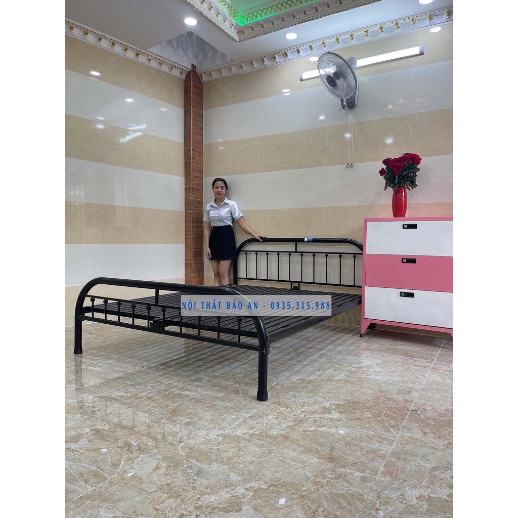 Giường sắt kiểu bo góc rẻ đẹp - 1m8x2m - freeship hcm  - Nội Thất Bảo An