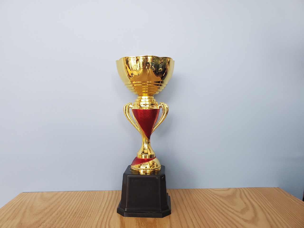 Cup thể thao 5797 kim loại cao cấp mạ màu bạc bóng thẩm mỹ phù hợp với mọi giải đấu