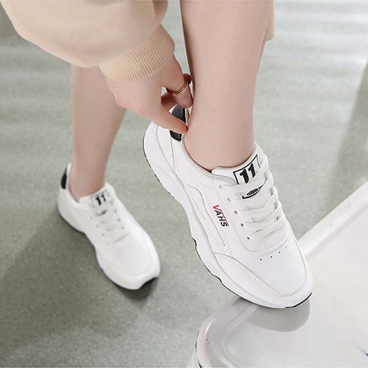 Giày thể thao nữ giá rẻ re