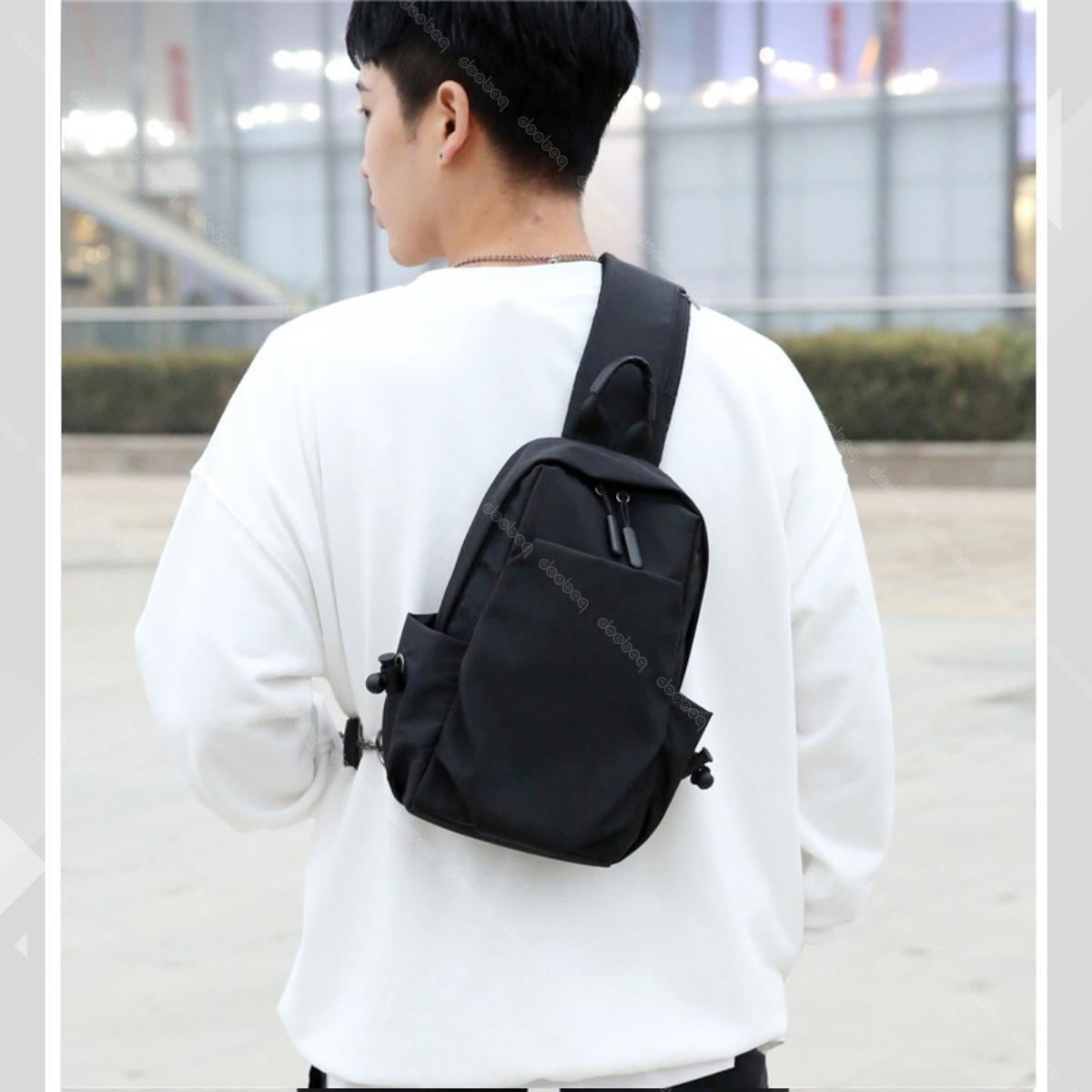 Túi đeo chéo thiết kế thời trang Doo Bag chất liệu oxford chống nước, chống xước tốt