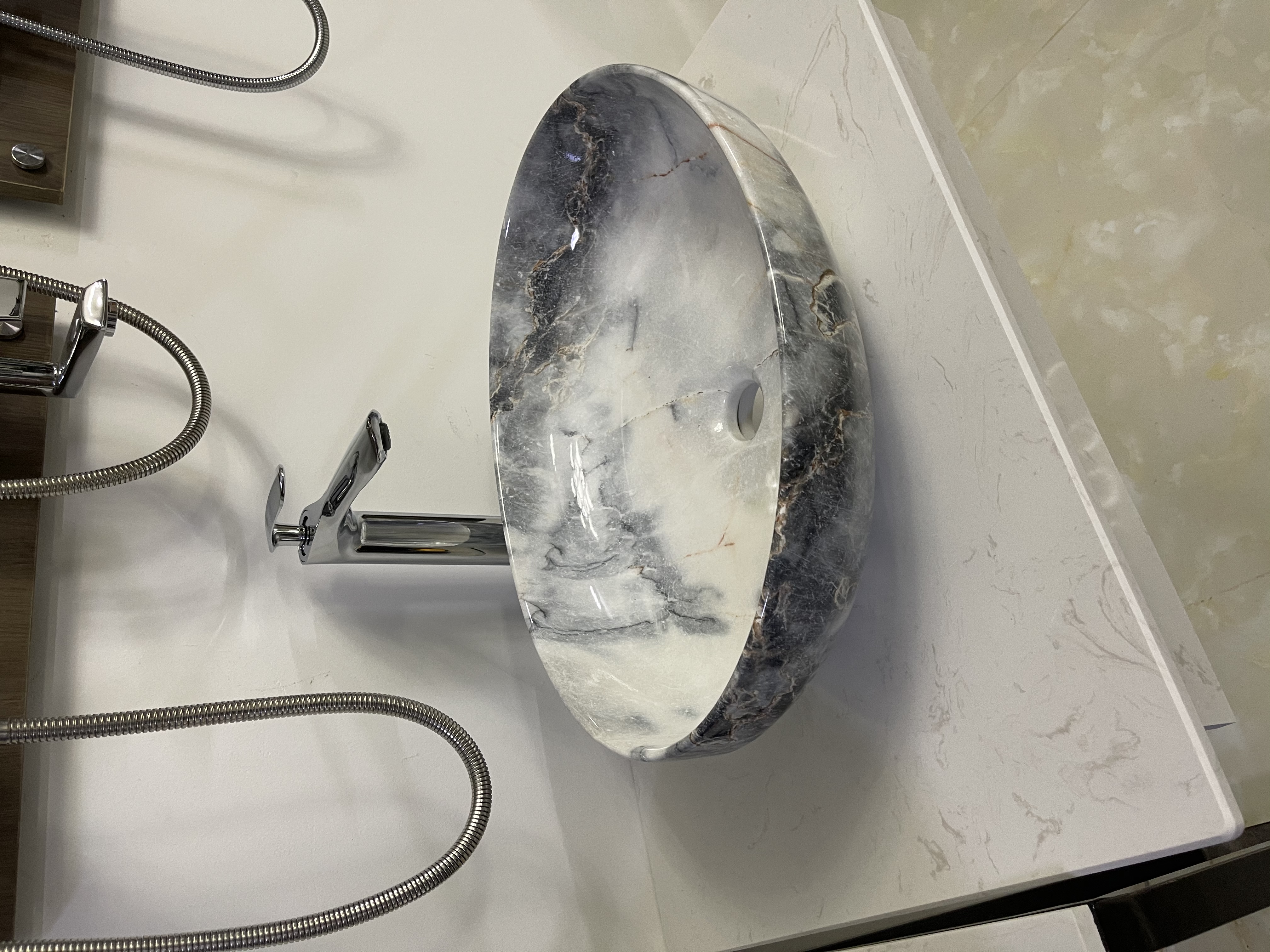 Vòi Lavabo nóng lạnh lá mạ
