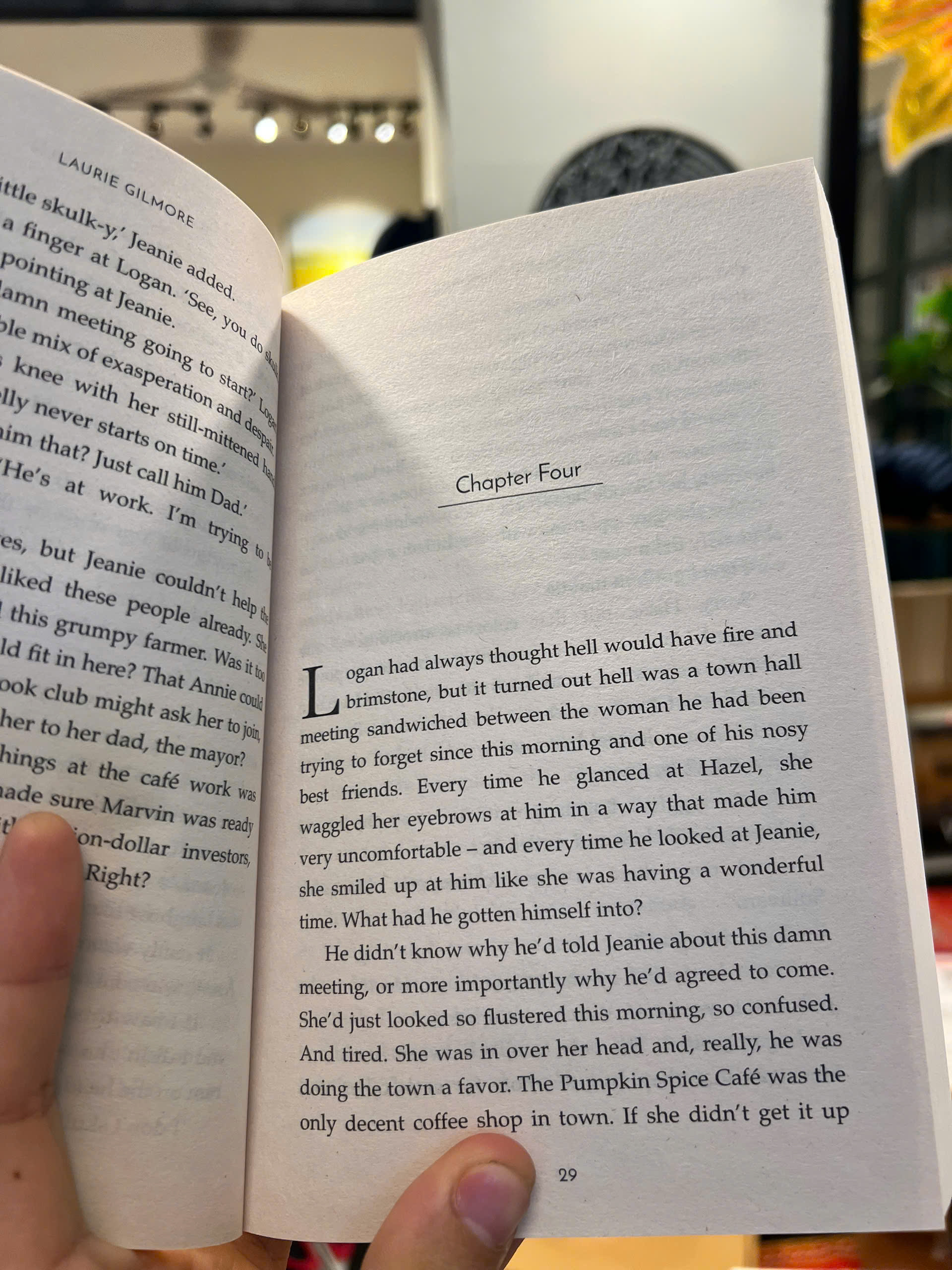 Sách - The Pumpkin Spice Café by Laurie Gilmore | Fiction / Romance / Sách ngoại văn lãng mạn