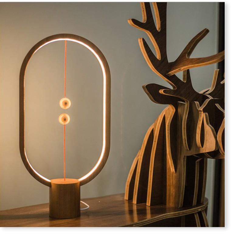 Đèn bàn Tỏa sáng một cách khác biệt Heng Balance Lam Ellipse gỗ