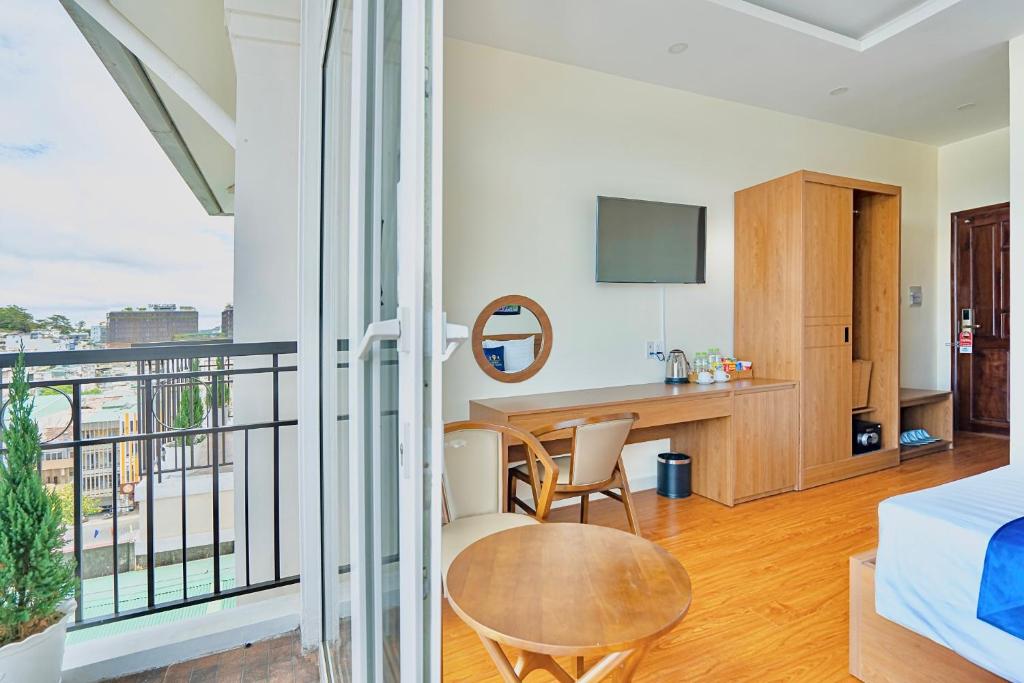 Combo 4N3D KS Bombo Hotel Đà Lạt 3 Sao: VMB khứ hồi Hà Nội - Đà Lạt + Phòng Tiêu Chuẩn + Ăn sáng