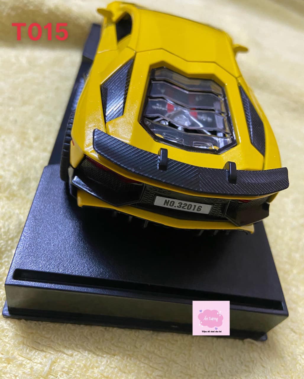 ( xe kim loại)Xe mô hình xe hơi  Lamborghini Aventador LP750 tỉ lệ 1:32 hãng Miniauto có âm thanh , có đế trưng bày