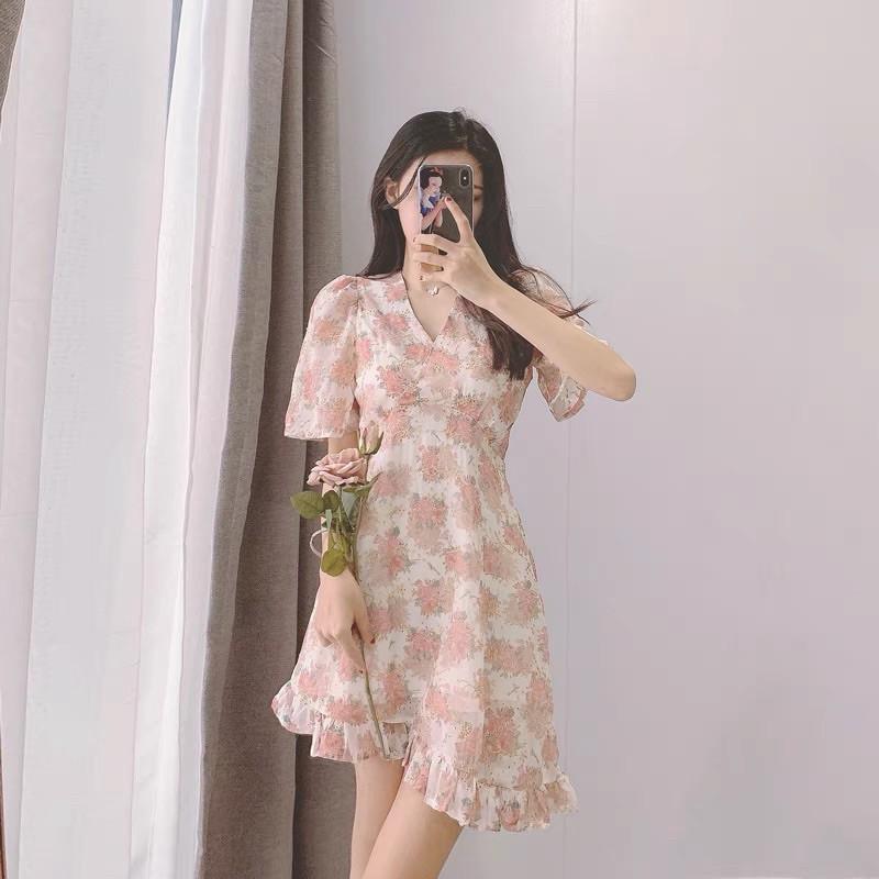 Váy voan hoa hồng cổ V đuôi xoè