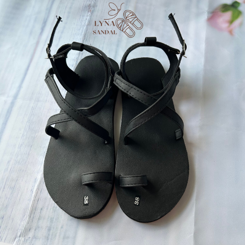 Dép sandal Nữ quai da mềm Đế bệt Cao Su ôm chân LYNA Sandal mã SD01