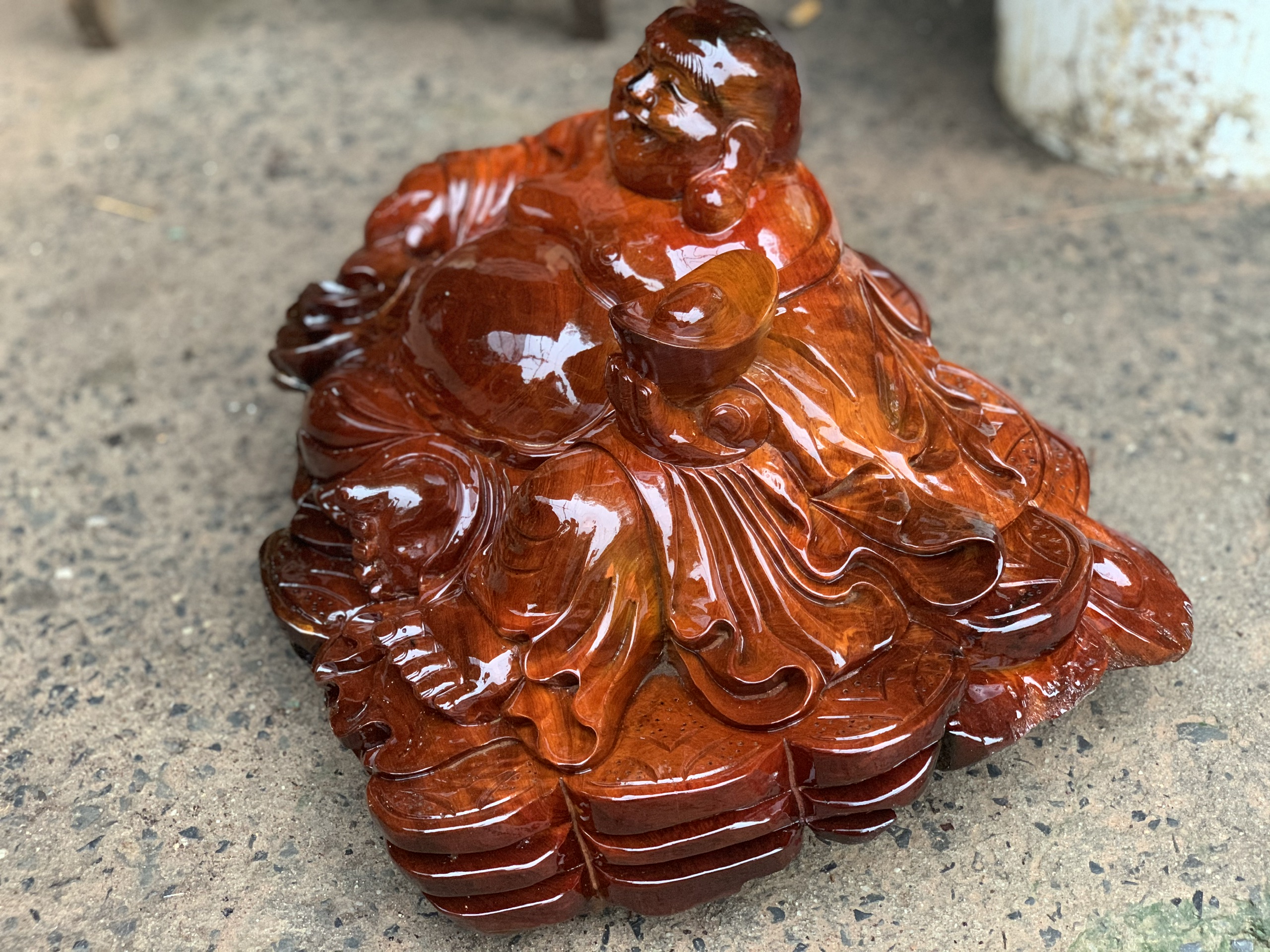Tượng Di lặc gỗ Hương Gia Lai