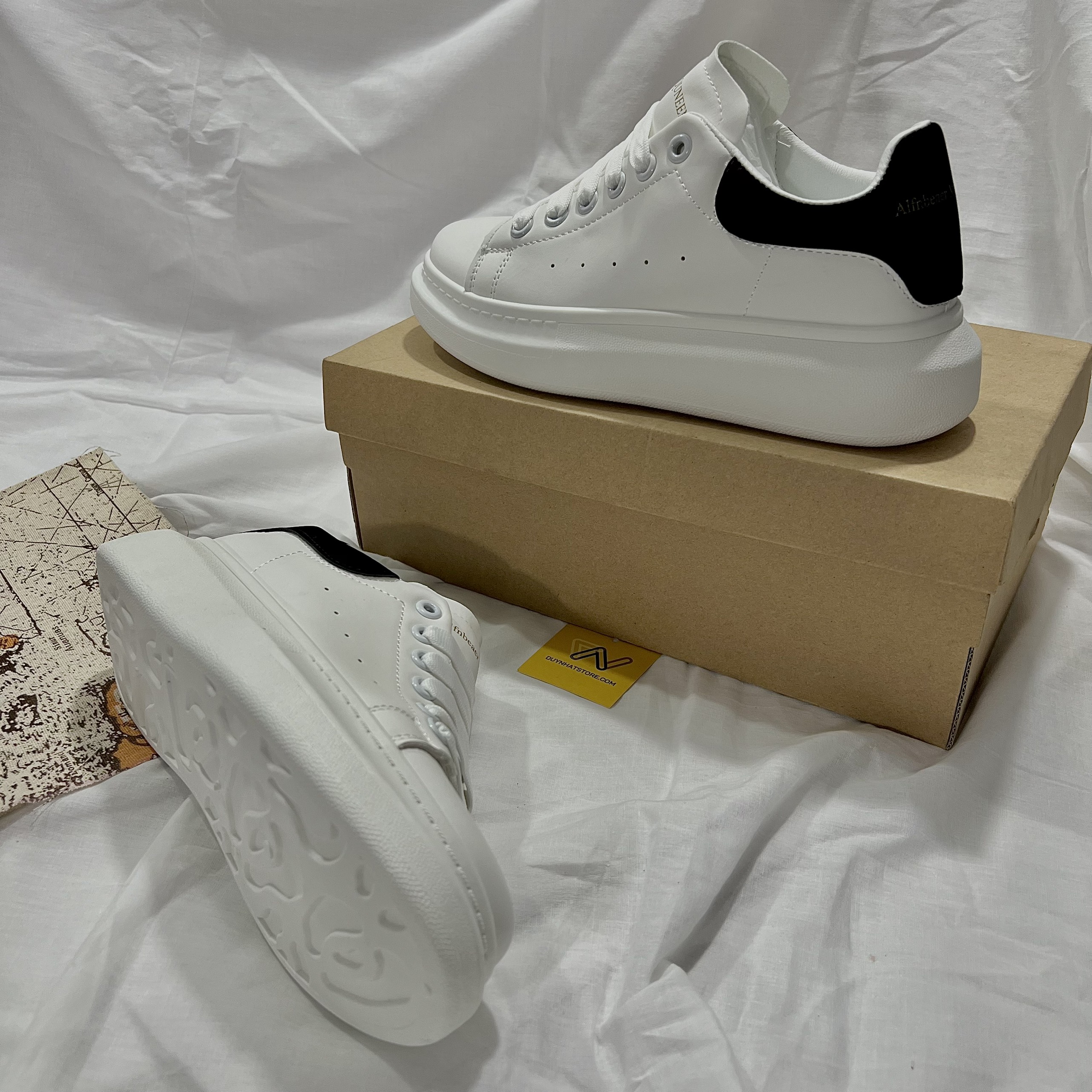 Giày Thể Thao Nữ Nam Màu Trắng Trơn Phối Gót Đen Duy Nhật Store Mc Queen Sang Bonsai Uzzang Đẹp Độn 4cm Êm Sneaker Bata