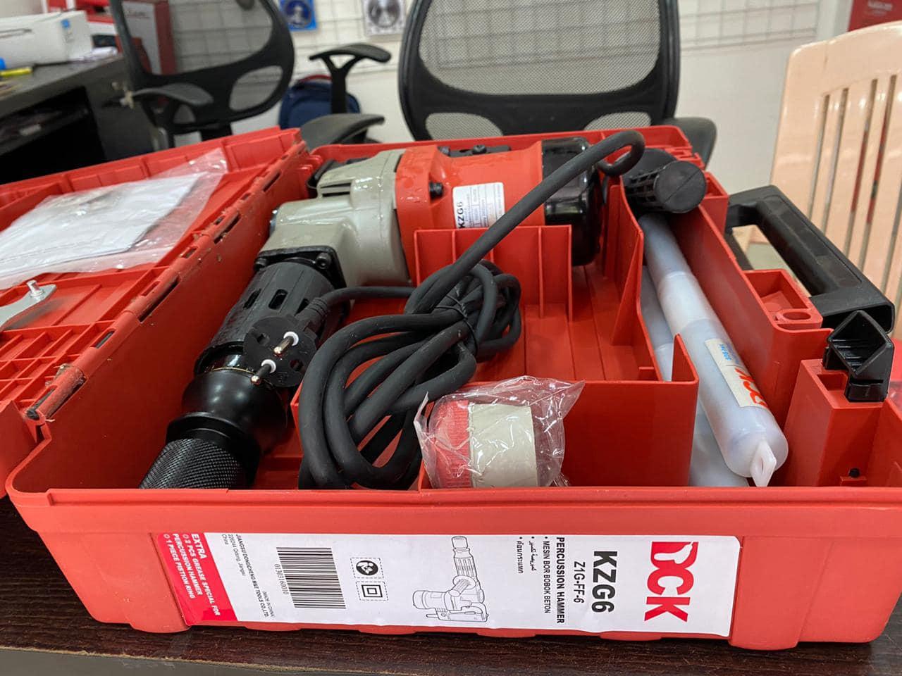 MÁY ĐỤC 1050W 17mm DCK KZG6 - HÀNG CHÍNH HÃNG