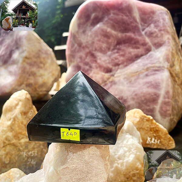 Kim tự tháp đá bồ kết đen NHA SAN T640 Món quà phong thủy tuyệt vời - 1.02kg