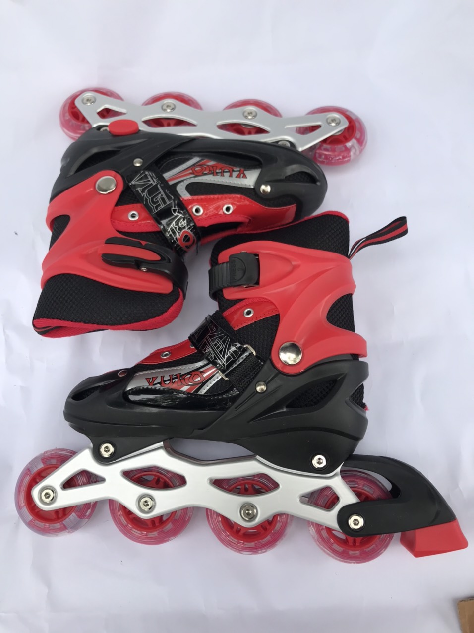 Giày trượt patin cao cấp dành cho trẻ em đỏ đen