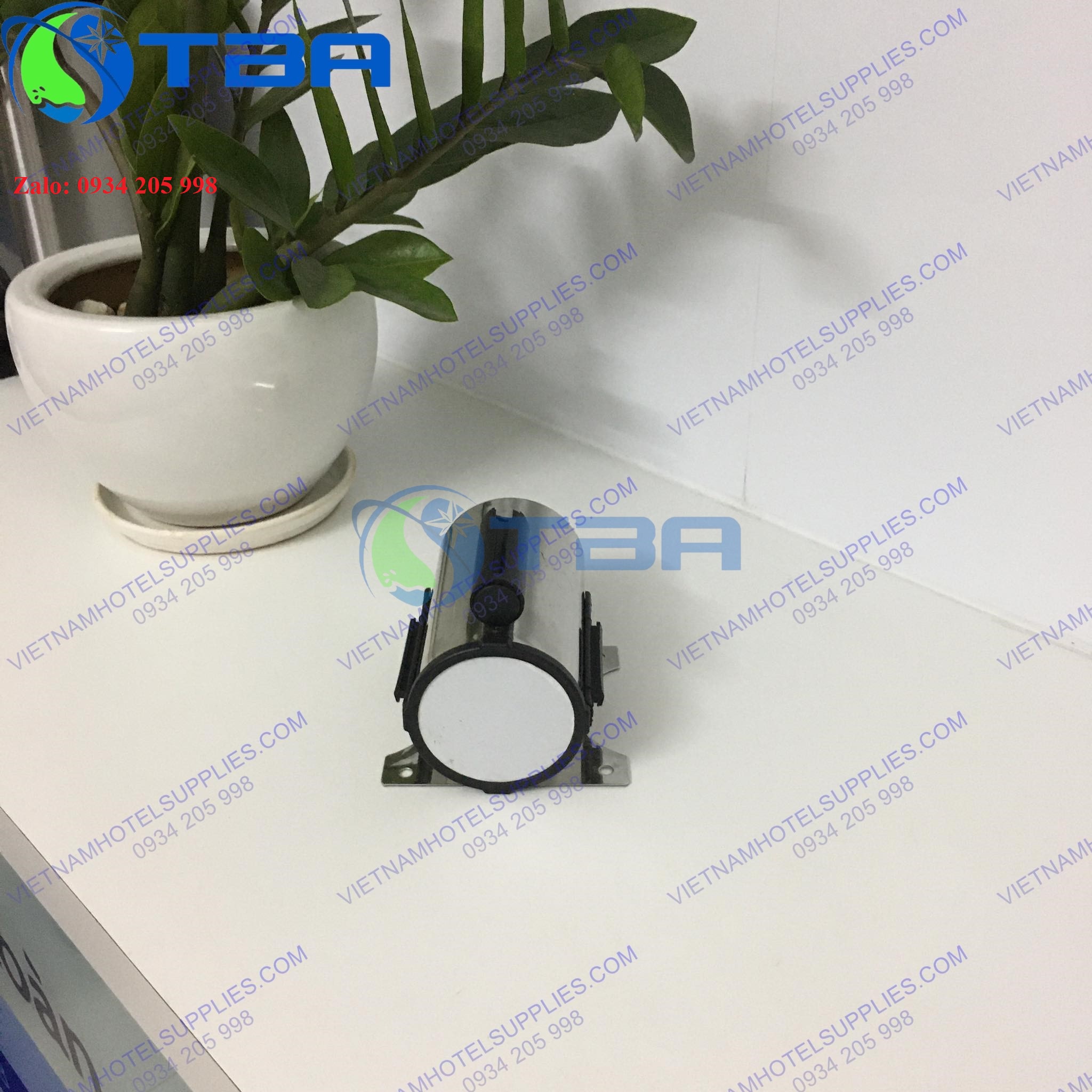 Trụ chắn inox 5m gắn tường với dây căng màu vàng cao cấp