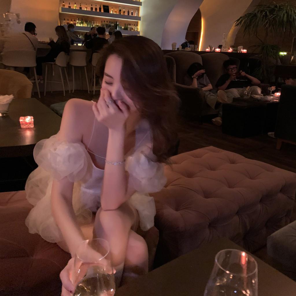 Đầm hở vai vô cùng lộng lẫy wabisabi