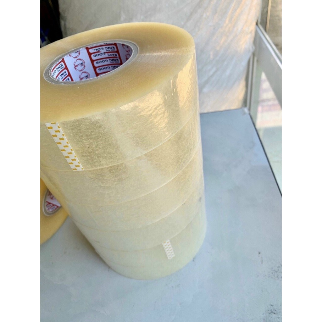 Cuộn băng keo trong gói hàng loại 500g bản 4,8cm.