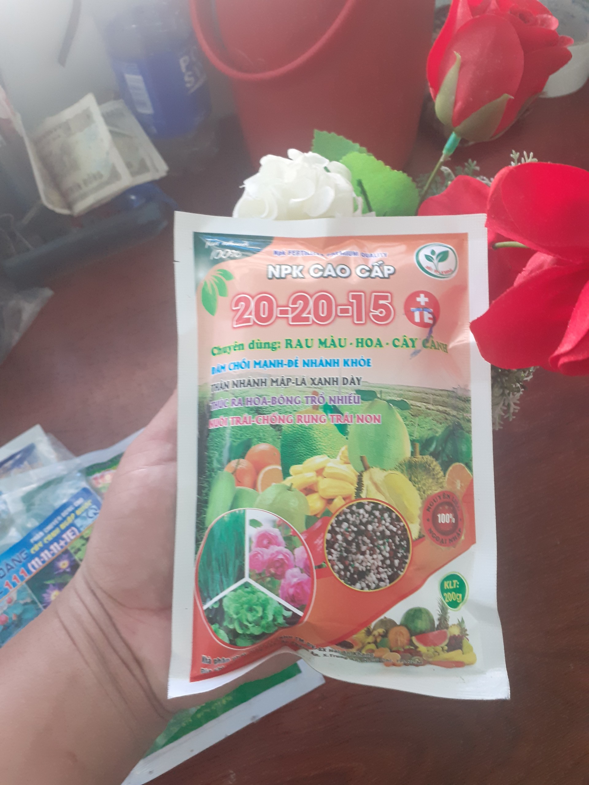 Gói 200gr N-P-K cao cấp chuyên dùng cho rau màu- hoa – cây cảnh 20-20-15+TE.