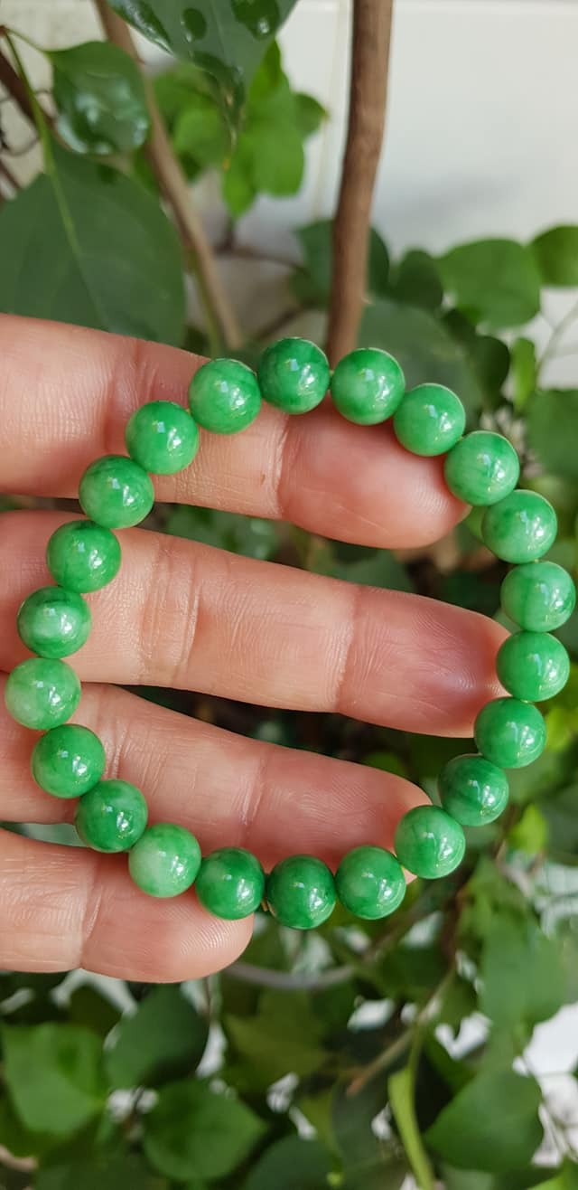 Vòng tay phong thủy đá cẩm thạch xanh tươi size hạt 8mm hay 8li màu xanh ngọc tươi trẻ đẹp nữ mệnh mộc mệnh hỏa mệnh thủy ạ