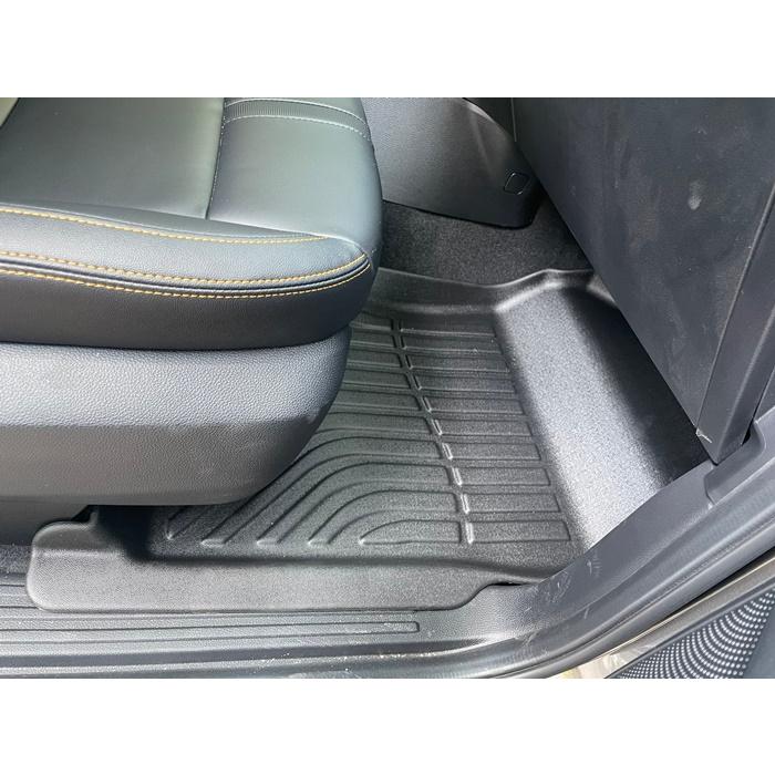 Thảm lót sàn xe ô tô Toyota Hilux 2015-2021 Nhãn hiệu Macsim chất liệu nhựa TPE hàng loại 2