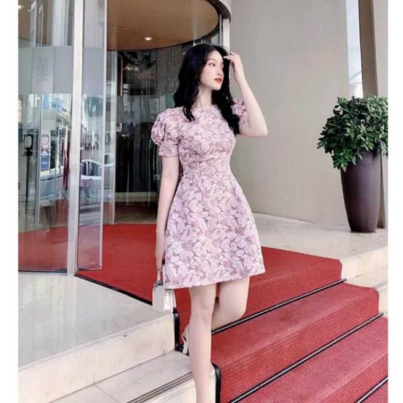Đầm xoè gấm hoa nổi cổ tròn tay phồng cao cấp