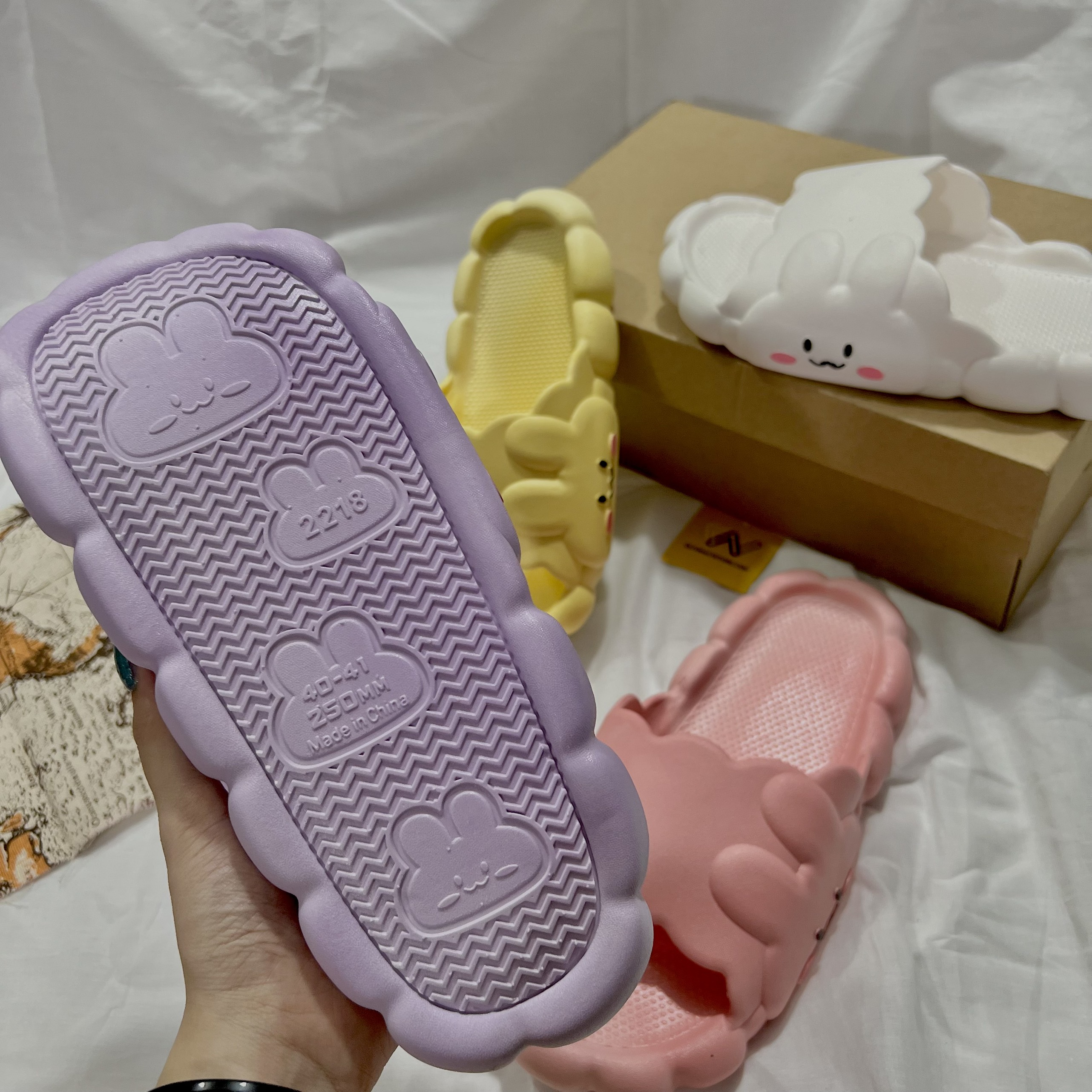 Dép Quai Ngang Nhựa Đám Mây Nữ Và Bé Gái Gia Đình Đúc Duy Nhật Store Siêu Mềm Dễ Thương Mang Trong Nhà Trending Bánh Mì