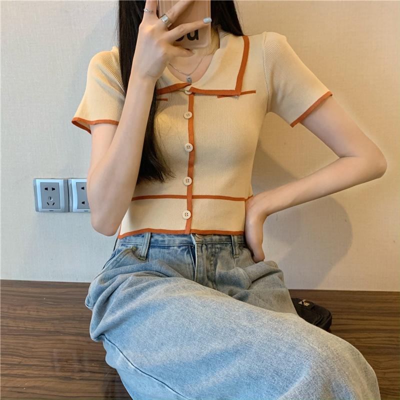 Áo len Montoghi dệt kim VẠT XẺ EO phối VIỀN và HÀNG NÚT kiểu dáng trẻ trung