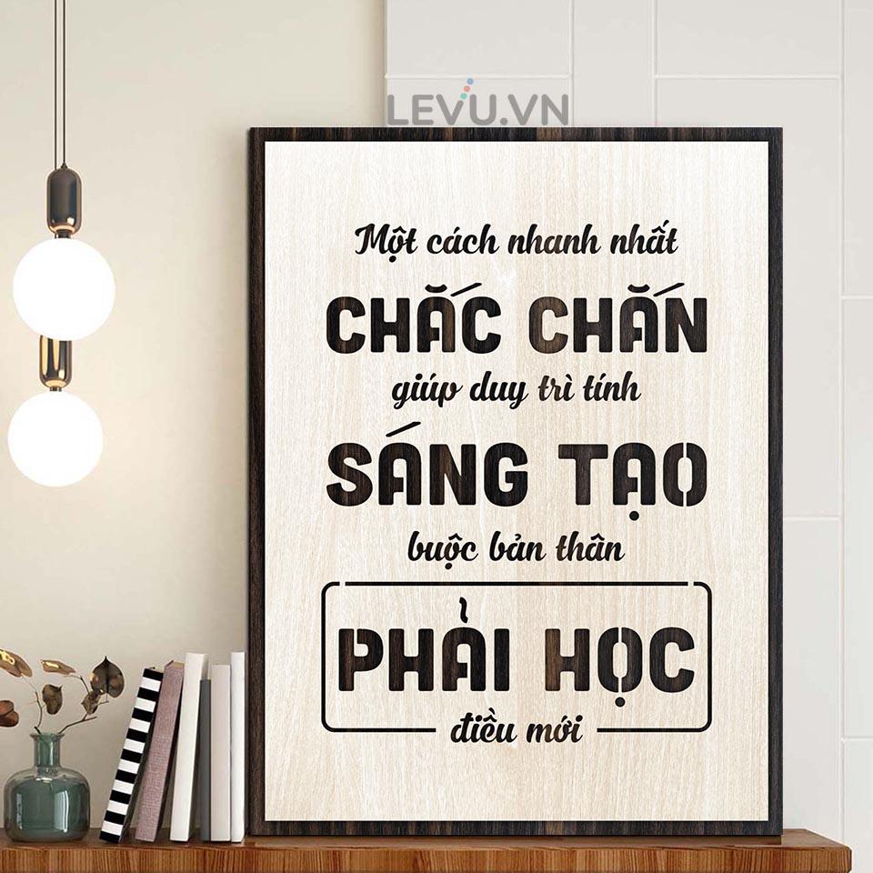 Tranh Gỗ slogan LEVU LV113 "Một cách nhanh nhất chắc chắn giúp duy trì tính sáng tạo là buộc bản thân phải học điều mới"