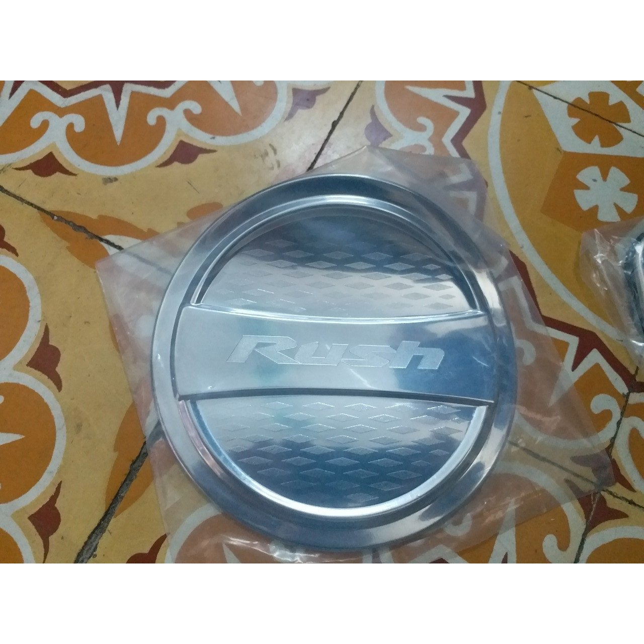 Ốp nắp xăng dành cho xe rush 2018