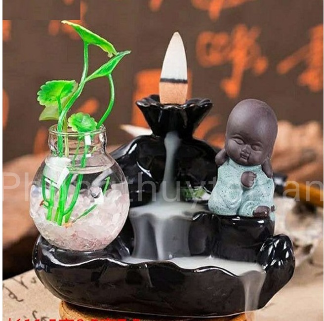 Thác khói Chú tiểu bên ao cá