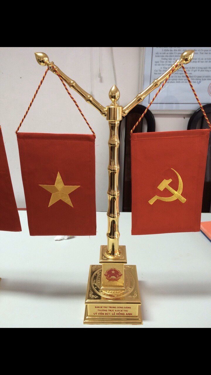 Cột cờ để bàn bằng đồng 42cm