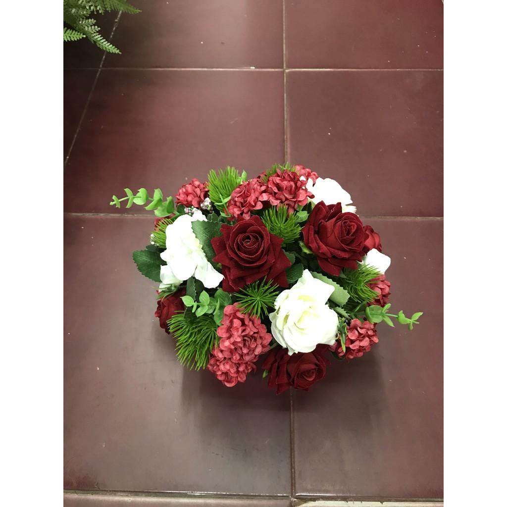 Chậu hoa hồng, hoa trà lụa để bàn vô cùng xinh xắn, phối màu dễ thương