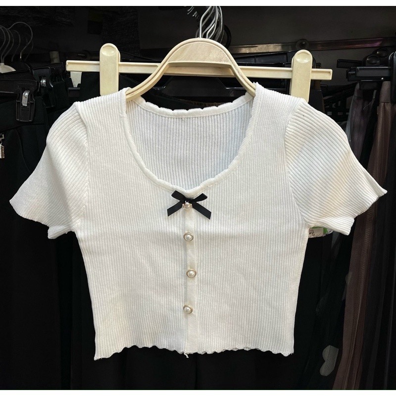 Áo Len dệt kim kiểu croptop phong cách nhẹ nhàng thoải mái cho nữ .