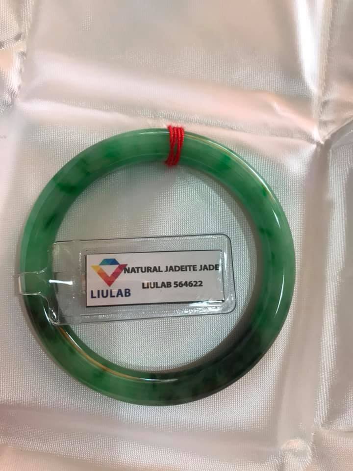 VÒNG CẨM THẠCH TỰ NHIÊN LÝ SƠN THỦY ĐẸP A SAO 48MM x DẦY 7MM  ĐÃ KIỂM ĐỊNH KÈM GIẤY CHỨNG NHẬN LIULAB No 564622  MÀU XANH NGỌC ĐIỂM XANH ĐẬM 1 BÊN BÓNG ĐẸP NỮ 40KG-49KG ĐEO