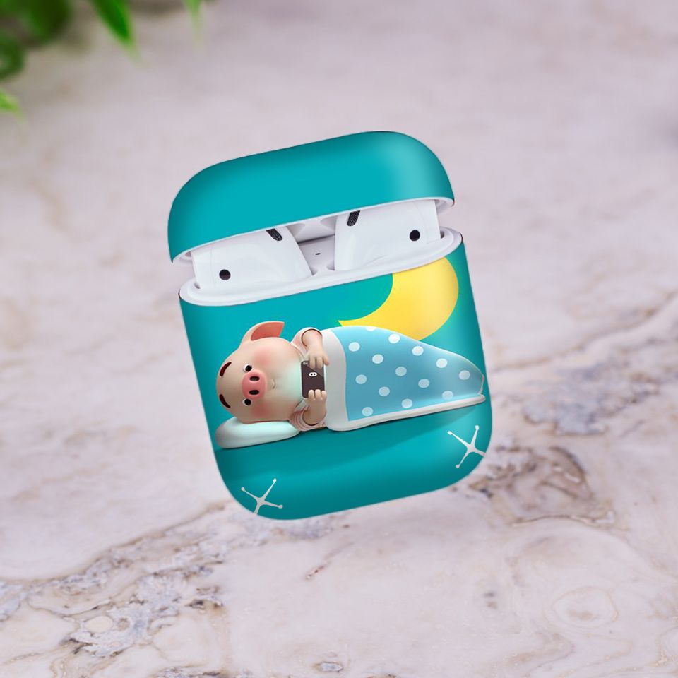 Miếng dán skin chống bẩn cho tai nghe AirPods in hình Heo con dễ thương - HEO2k19 - 115 (bản không dây 1 và 2