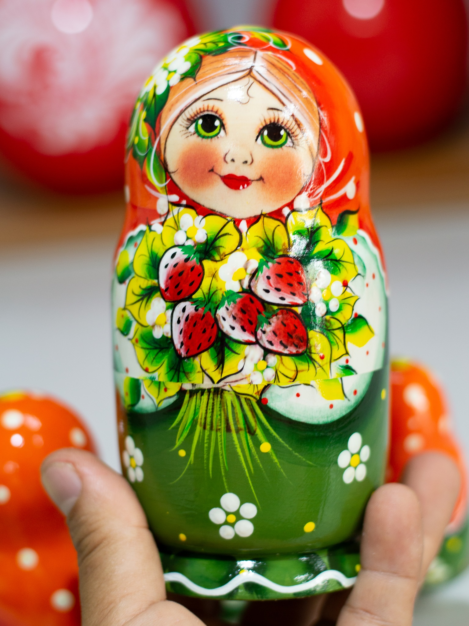BỘ BÚP BÊ NGA MATRYOSHKA 5 LỚP 15CM HOA VĂN "MISA ÔM DÂU TÂY" RẤT ĐẸP