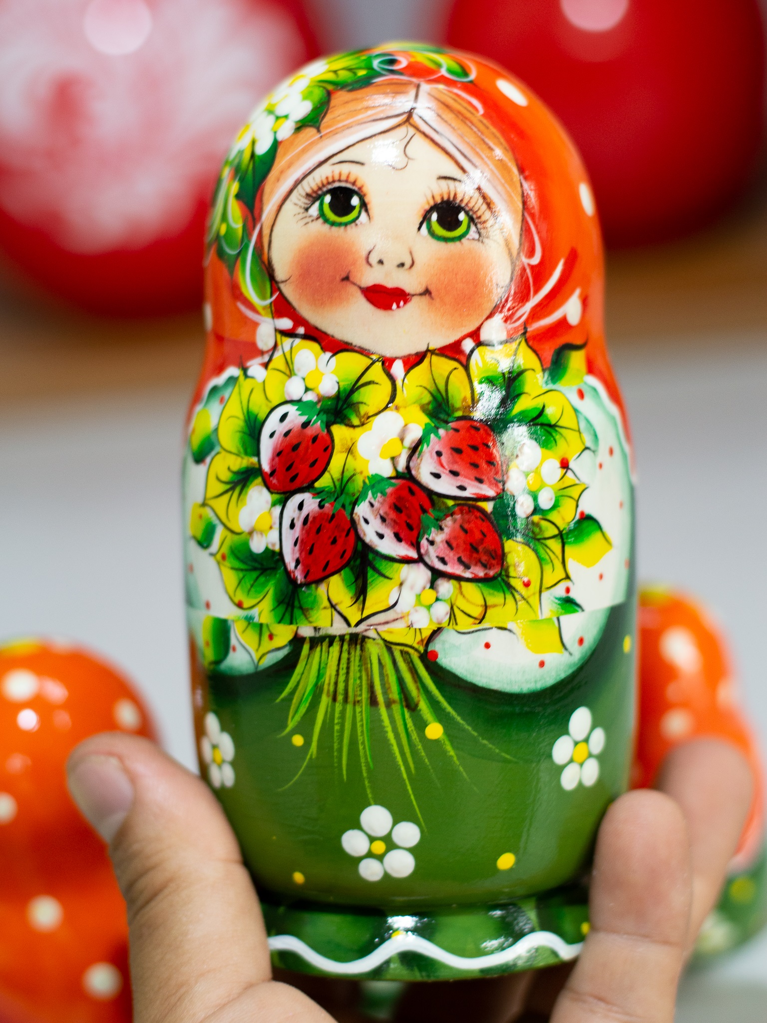 (CỰC DỄ THƯƠNG) BỘ BÚP BÊ NGA MATRYOSHKA 5 LỚP 15CM HOA VĂN &quot;MISA ÔM DÂU TÂY&quot; RẤT ĐẸP