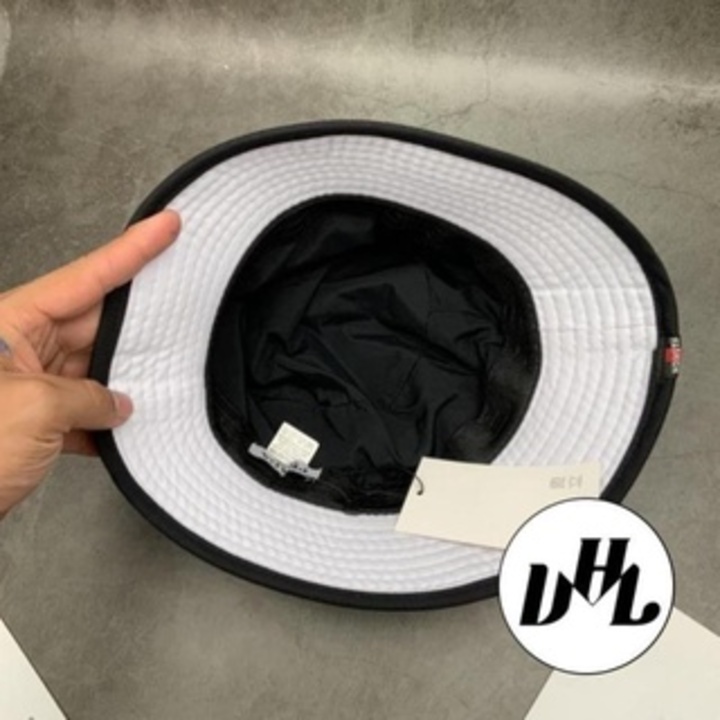 Mũ Bucket Phối Đen Trắng Unisex Mạc Pra.da Tam Giác Form Cụp Thời Trang Nam Nữ