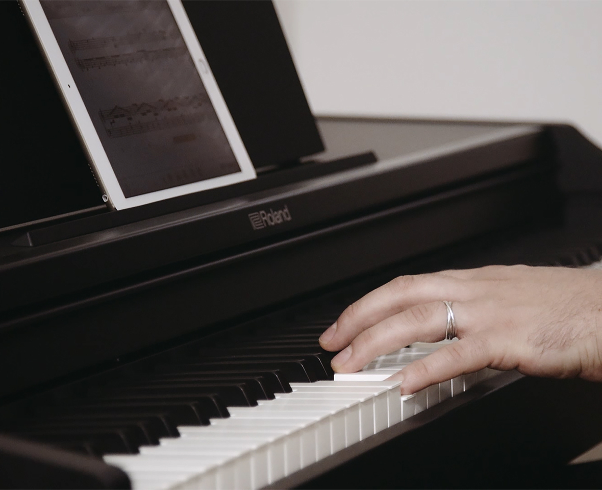Đàn Piano điện cao cấp/ Home Digital Piano - Roland RP102 - Màu đen - Hàng chính hãng