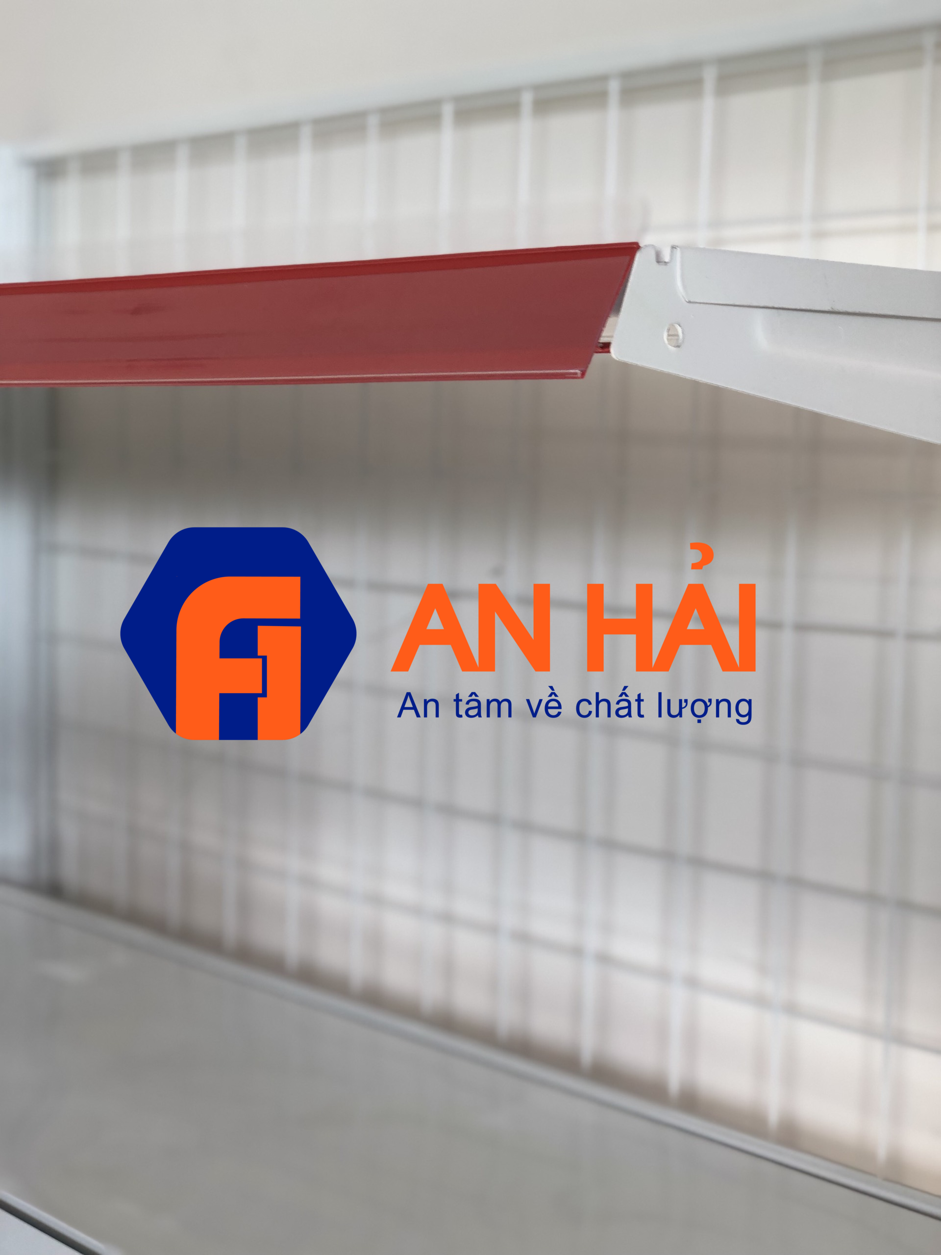 KỆ ĐÔI siêu thị trưng bày cao 1m2 độc lập LƯNG LƯỚI có 3 mâm tầng loại dày , chịu lực tốt.