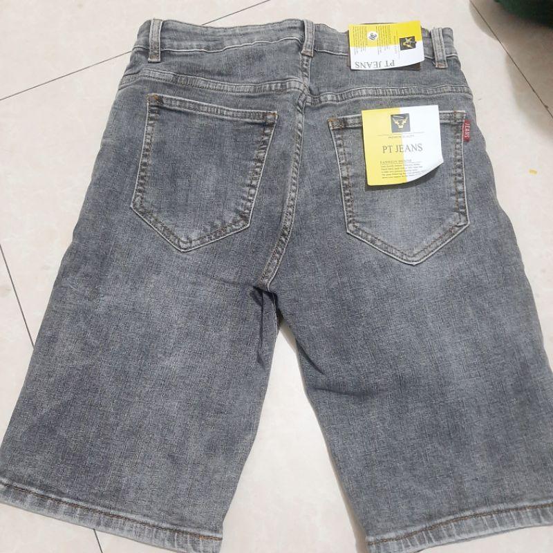 Quần short Jeans nam ống suông. Vải Jean cotton có giãn mang lại cảm giác mềm mịn thoải mái