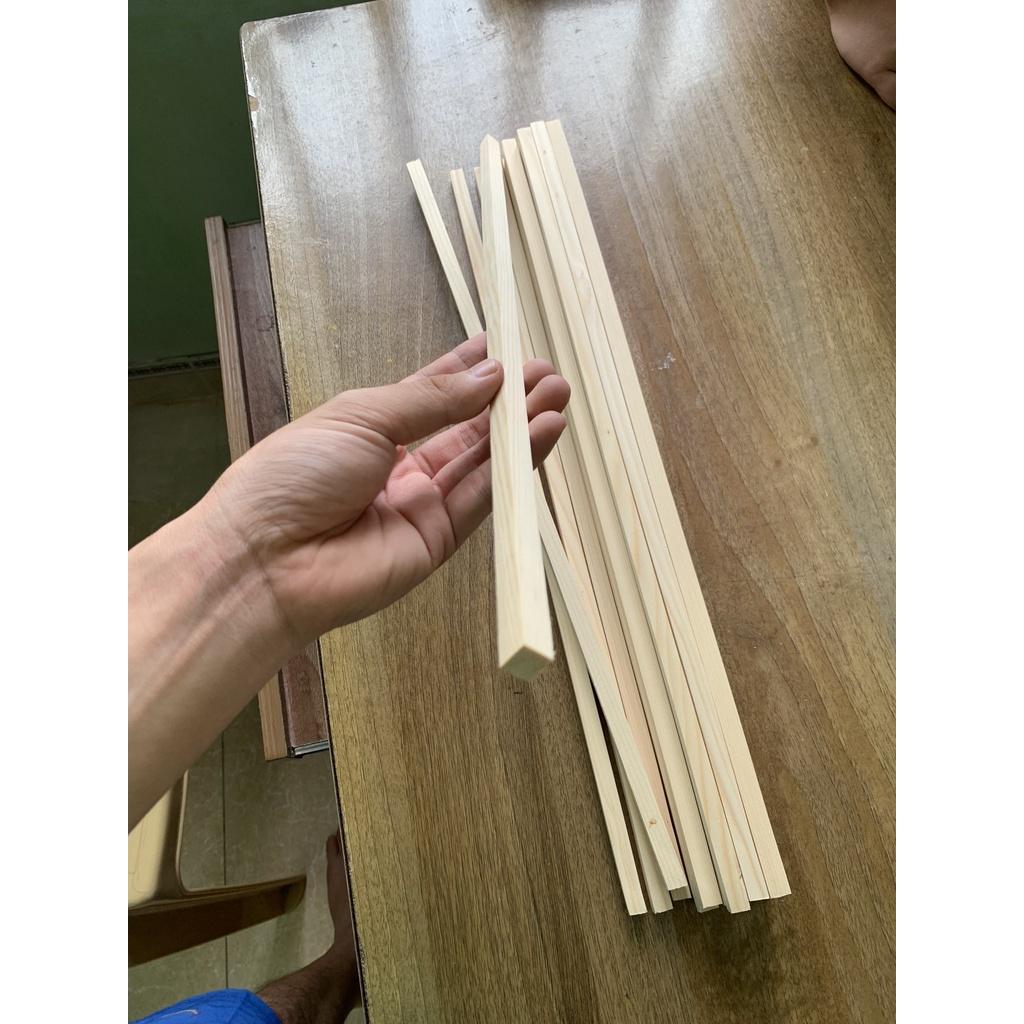 Bộ 10 thanh gỗ thông vuông kích thước 2x2x 50cm làm mô hình, thủ công, đồ chơi, trang trí lồng chim