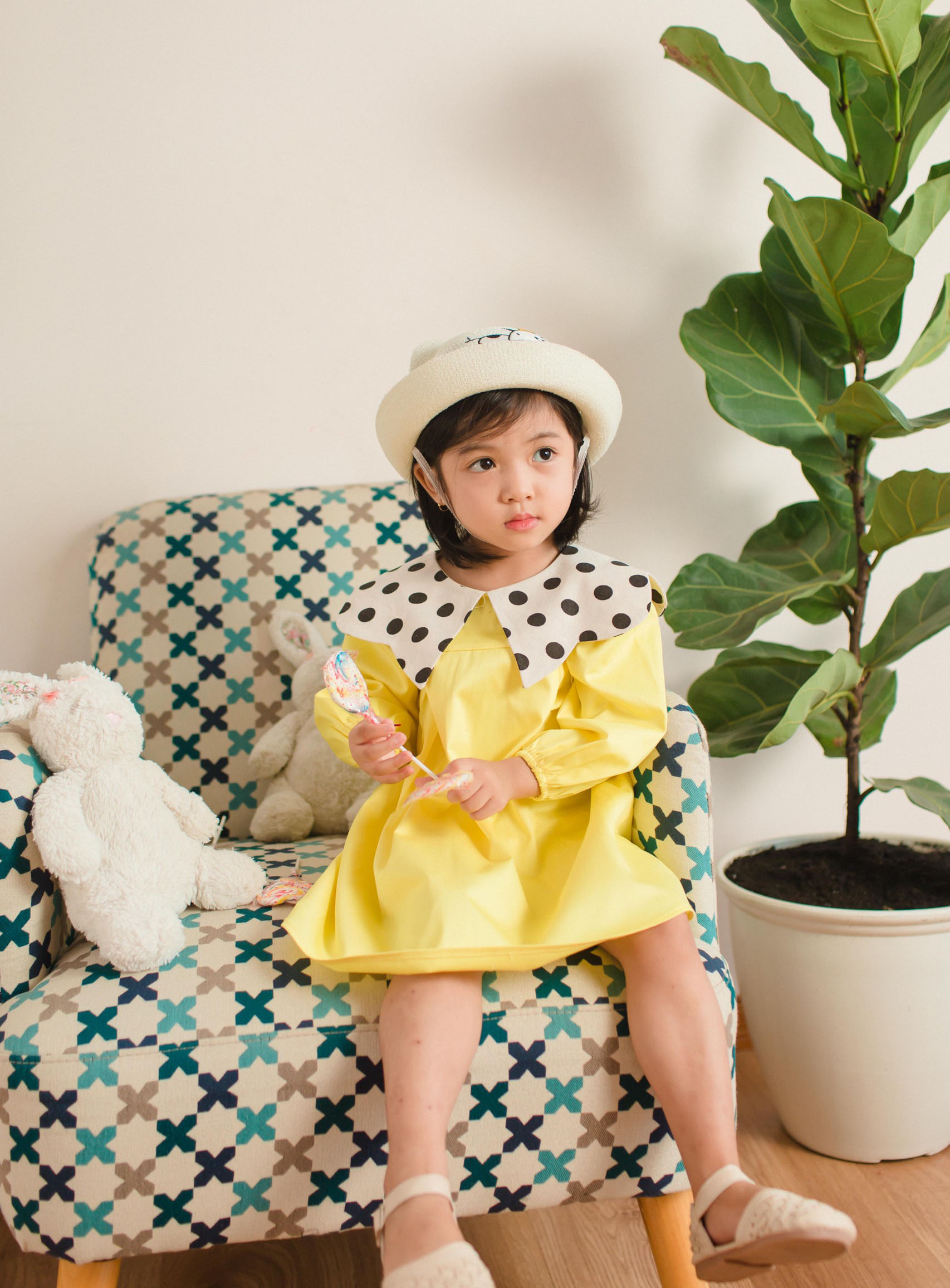 Đầm Vàng Công Chúa Cổ Chấm Bi Dành Cho Bé Từ 1 Đến 6 Tuổi