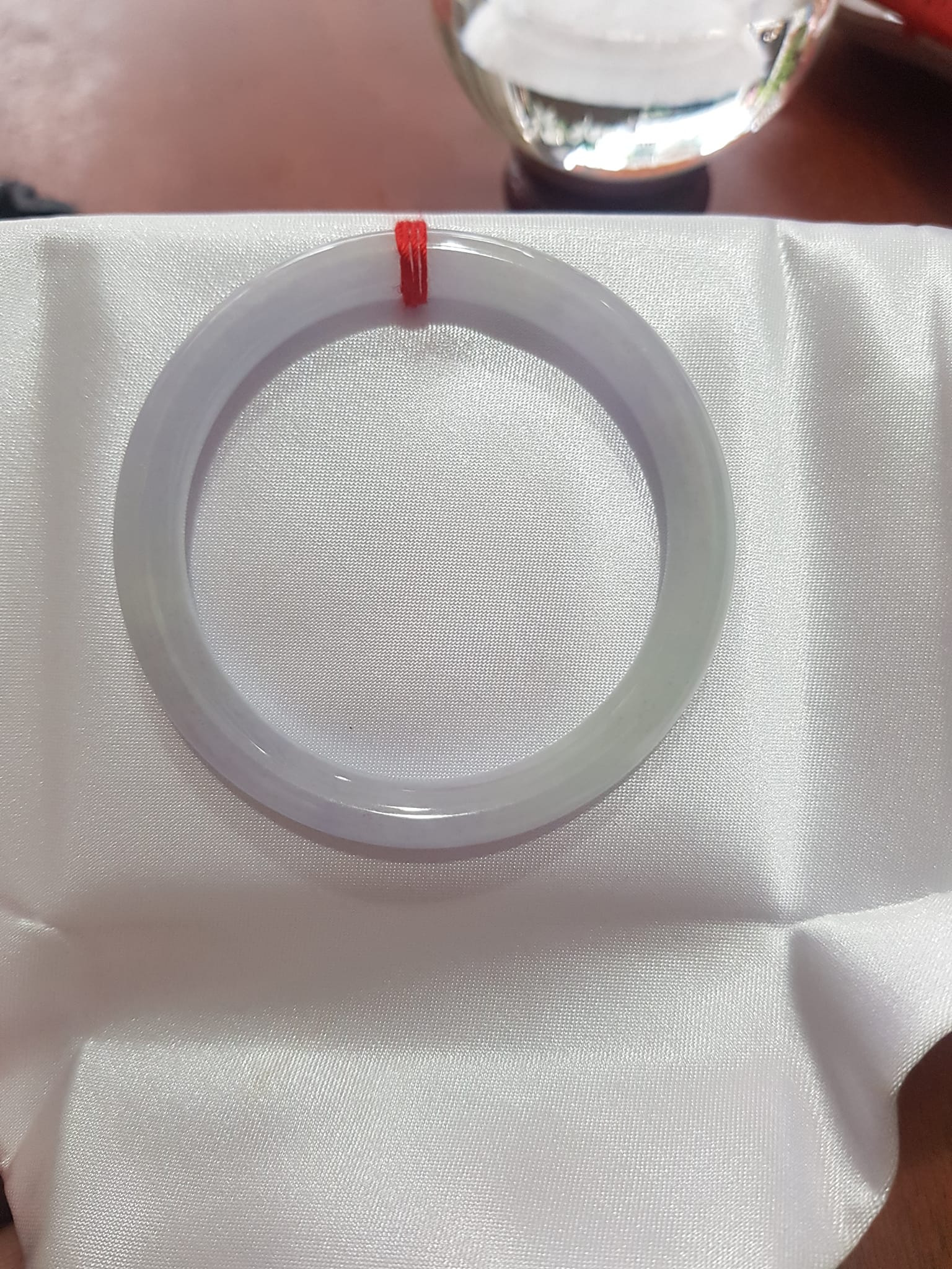 Vòng cẩm thạch Tự nhiên Tím A Trắng 49mm x 6,8mm Vòng màu tím nhẹ trắng vòng đẹp Nữ mệnh Kim Thủy 45kg - 50kg ạ