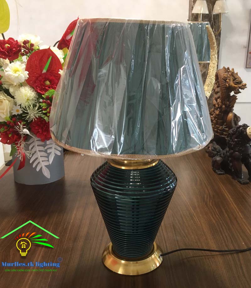 Đèn bàn thân gốm, đèn để bàn thân gốm xanh lục chao lụa sang trọng lịch lãm 2017