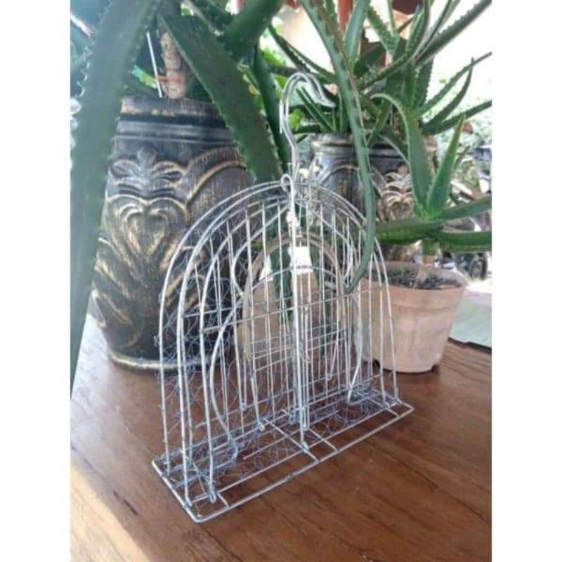Mẹt bẫy cho chòe than và chòe lửa