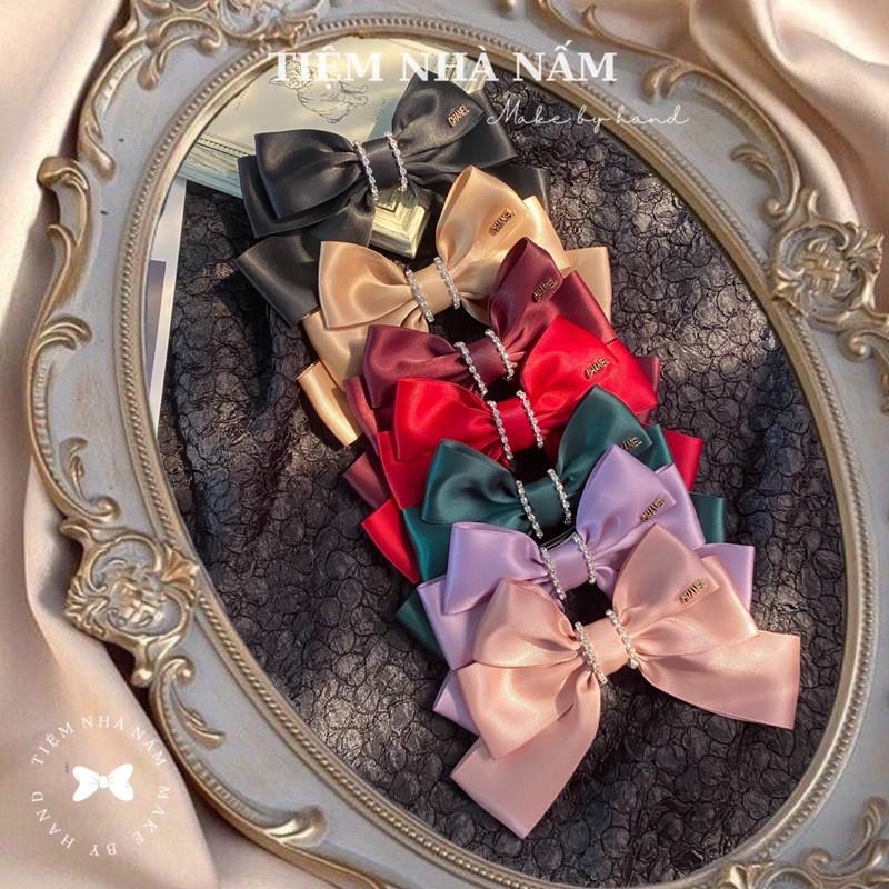 KẸP TÓC NƠ 3 TẦNG VIỀN ĐÁ KÈM TAG CHỮ TIỂU THƯ CAO CẤP - h