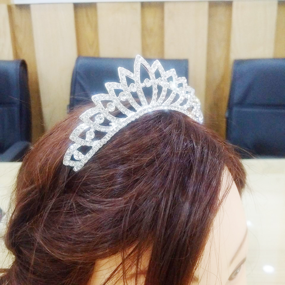 Vương Miện Mỹ Ký Đính Đá Có Lược Cài 75 Số 1, Thiết Kế Sang Trọng, Màu Trắng Tinh Khôi, Đính Đá Trang Sức Nghệ Thuật, Giữ Chắc Chắn Trên Tóc Khi Sử Dụng, Dễ Phối Trang Phục Và Phụ Kiện Khác