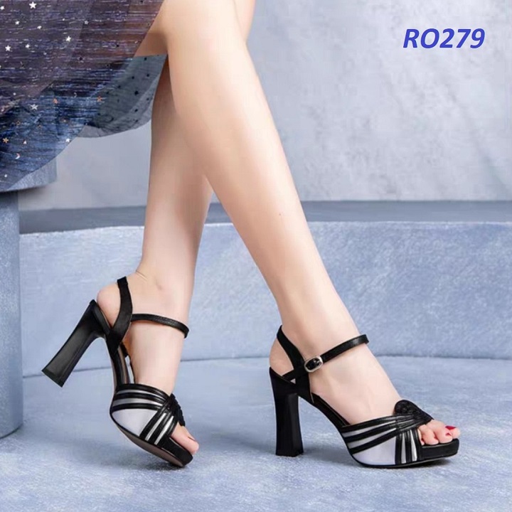 Giày sandal nữ cao gót 7 phân hai màu đen kem hàng hiệu rosata ro279