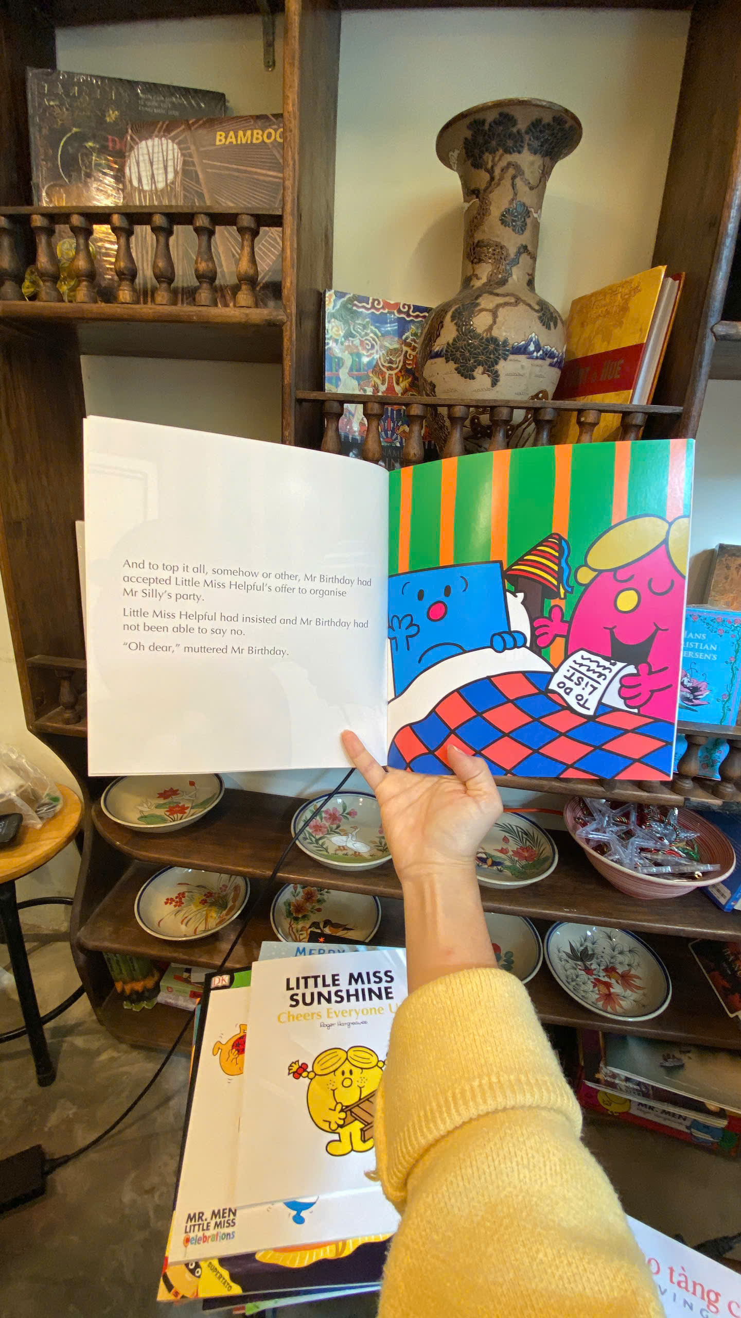 Sách - Mr. Men Birthday Party by Roger Hargreaves