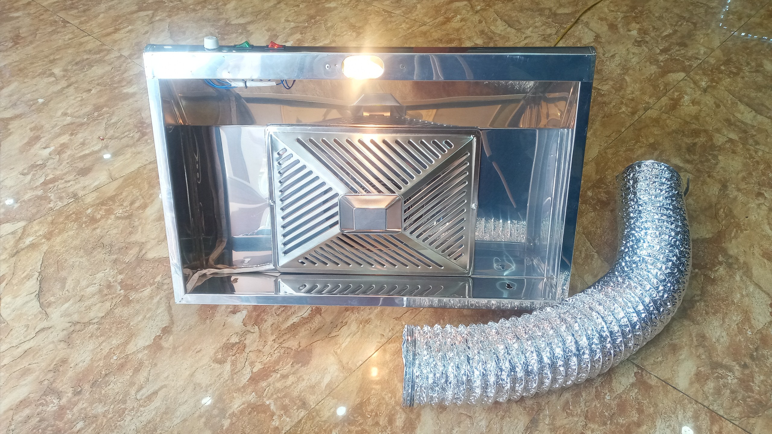 Máy hút mùi inox 304 quạt sên siêu khỏe . siêu êm