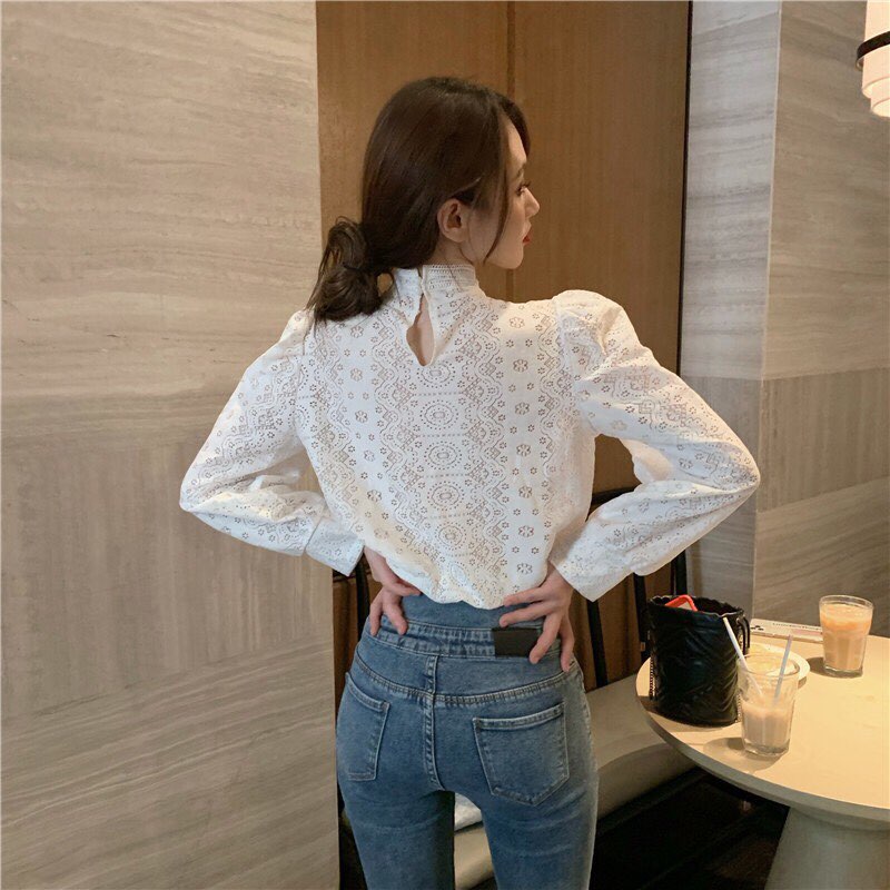 Áo sơ mi ren trắng phong cách Hàn Quốc gợi cảm